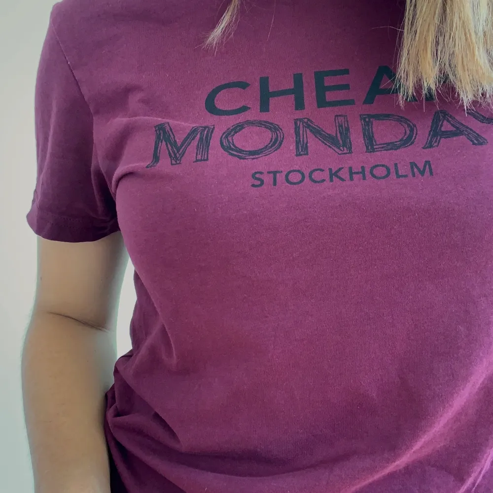 Snygg tröja från Cheap Monday. Passar S/M ✨✨. T-shirts.