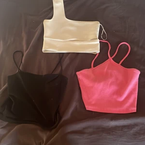 ‼️SÄLJER MASSA TOPPAR‼️ - vill får bort allt! Det finns fler toppar i min profil! Köp alla toppar för 80kr❤️