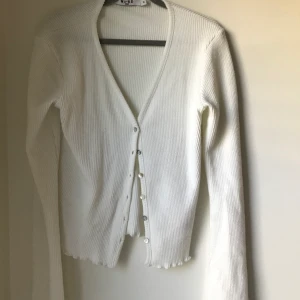 Kofta madlady - Aldrig använd. Frakt tillkommer på 66kr.