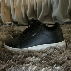 Skor - Säljer mina kappa för dom är för små, har aldrig använt 