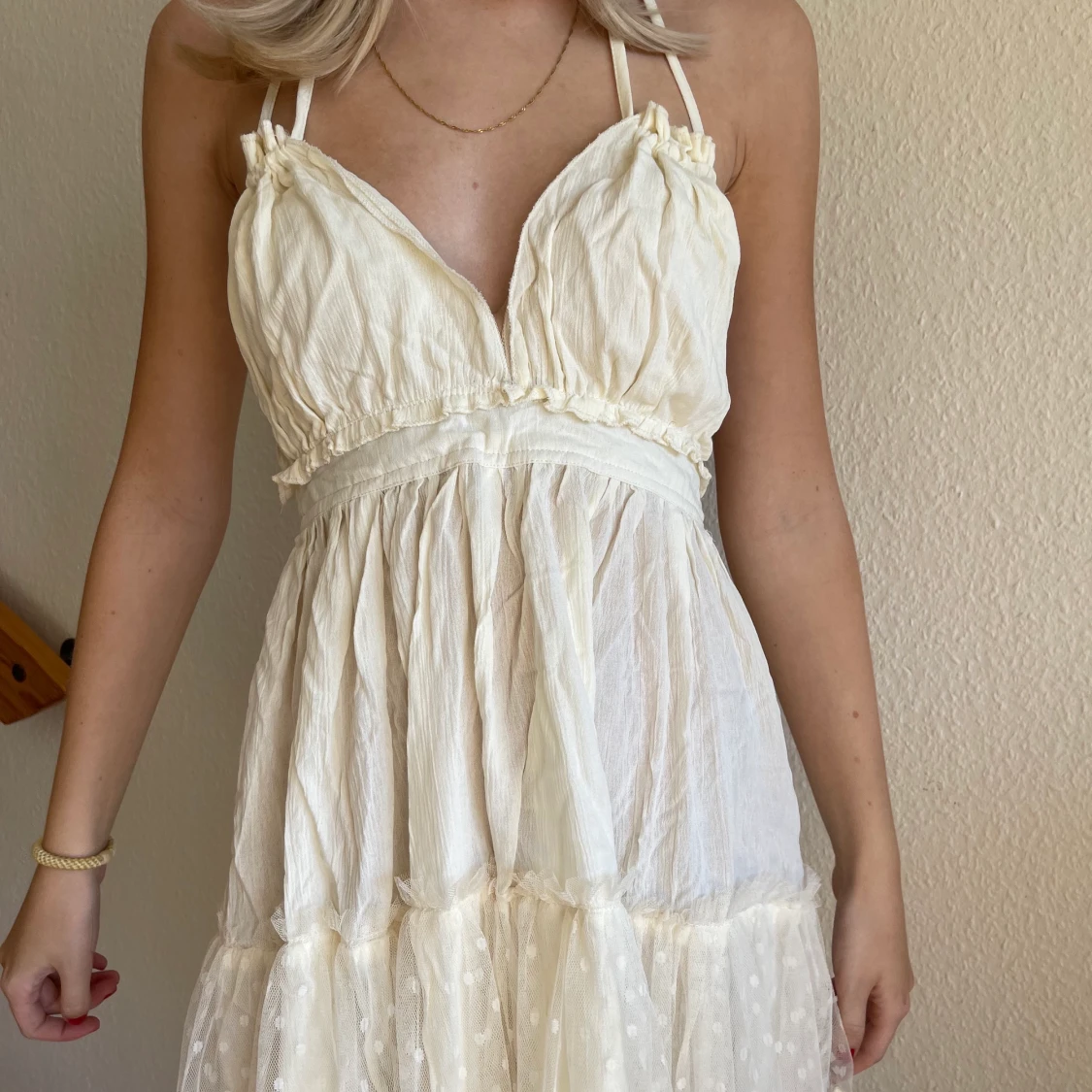 Vit klänning med spetsdetaljer💓 - 90