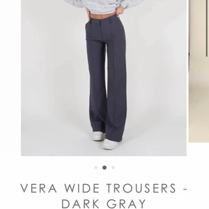 Kostymbyxor Venderbys  - Säljer nu mina gråa kostymbyxor från Venderbys i storlek M. Alla storlekar är slut på hemsidan.  Säljer då de ej kommer till användning.  Nypris ca 530kr. I fint skick. 