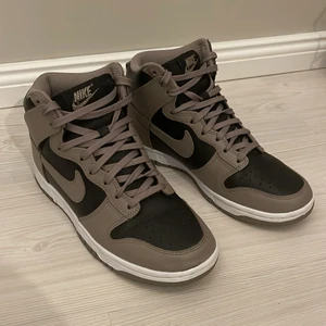 Nike Dunk High - Använda vid ett tillfälle, finns kvitto och box. 
