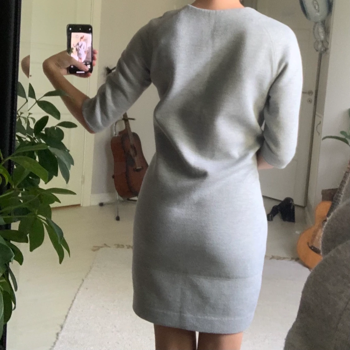 Grå klänning - 91