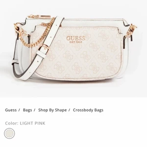Guess mika crossbody pouch vit rosa väska ny  - Inköpt via Guess för 1250kr  Den vita är aldrig använd, den rosa 3 ggr Kvitto finns, inköpt i juli 2022  Superfin!