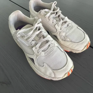 Adidas skor  - Bra skick. Använt fåtal gånger.