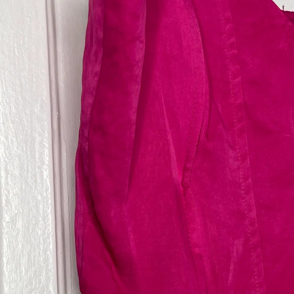 Ceriserosa korsettopp från Zara i storlek M. Tyg:  98% viskos & 2% elastan. Lining: 100% polyester. . Toppar.
