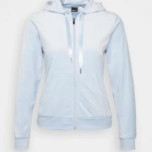 ljusblå tröja från gina - Säljer denna från Gina tricot storlek S. Använd nån gång, superskönt material också. 