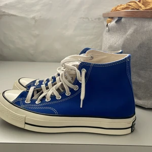 Converse high - Nu är det dags för mina blåa converse att byta ägare. Har använt de Max 10 ggr och är i nästintill nyskick. Köpte de för ca 700 men säljer de för 150. Hör av er för fler frågor eller bilder!