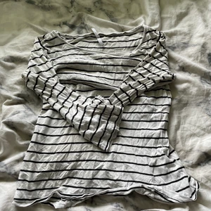 Randig Stockholm stil - Randig fin tröja funkar perfekt till Stockholm stil, endast andvänd 1 gång och tycker tyvärr inte jag passar i den🫶🏻