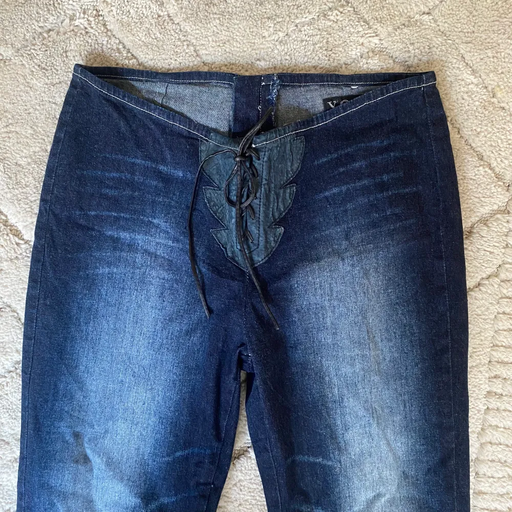 Coola jeans, låga i midjan och väldigt sköna! Skriv för frågor om mått osv. Jeans & Byxor.