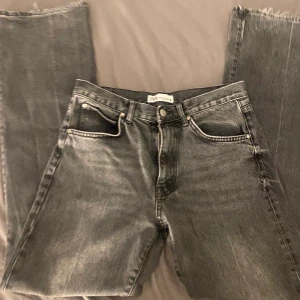 Zara jeans  - Säljer mina bootcut jeans från Zara. Storlek 38!!