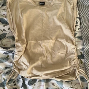 Topp - En topp i S från GinaTricot