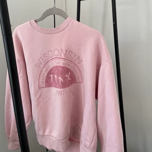 Sweatshirt - Fin sweatshirt med coolt tryck som tyvärr inte längre kommer till användning :(