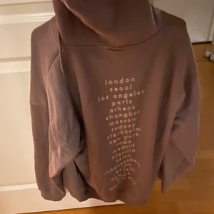 Hoodie - Helt ny aldrig använd hoodie från hm Storlek XL Kan skickas