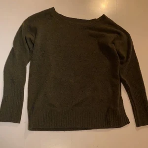 Stickad tröja - Superfin grön stickad tröja i strl S ifrån cream, aldrig använd💕