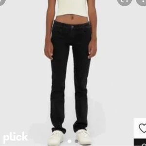 !!Byte!! - ⚠️BYTE⚠️ har dom här stradivarius jeansen i bra skick i storlek 34 som jag vill byta till storlek 36, hör av dig om du vill byta