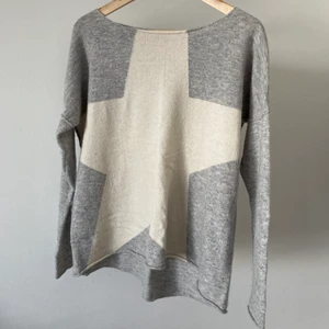 HUNKYDORY Stickad Tröja - ✨Stickad Tröja från HUNKYDORY. Strolek XS men lite oversize. 100% Ull. ✨