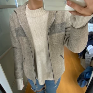 Jacka med luva  - Kommer tyvärr inte till användning! Skriv om du har frågor😋