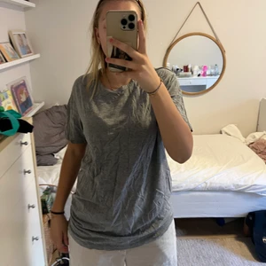 Grå t-shirt - Grå t-shirt från Jack & Jones. Inga defekter. 