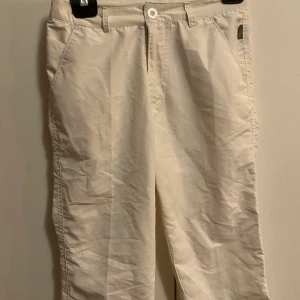 Fin byxor  - Dom är fina. Men dom är tunna. Och dom är aldrig använda.