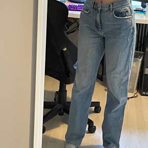 Blå Ginatricot jeans, bra i längden för mig är 170cm, 