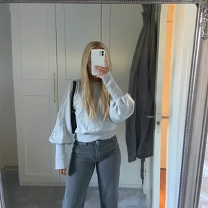 Grå sweatshirt  - Tröjan är från zara, i en fin ljusgrå/ljusblå färg💕 frakt ingår ej