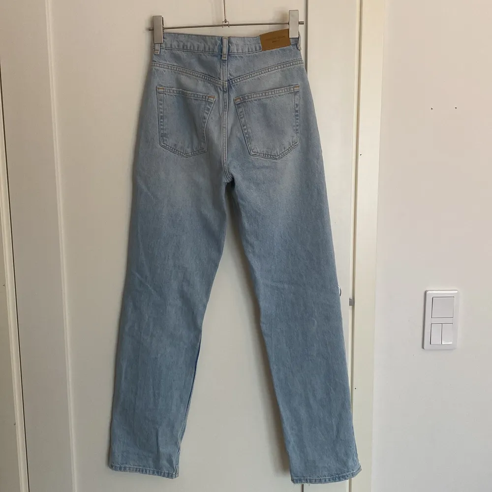 90’s high waist jeans från Gina tricot i storlek 34, färg light blue. Knappt använda så i nyskick. 🌸 köparen står för frakten.. Jeans & Byxor.
