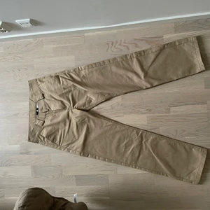 Sweet sktbs chinos - Tjena! Säljer ett par chinos från Sweet sktbs, använda 2 gånger. W29 (stora i storleken)