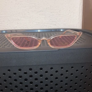 Ljusrosa stylish glasögon  - Rosa glasögon. Aldrig använt, inte min stil. köparen står för frakten💕