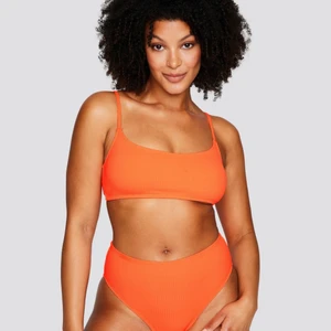 Neonorange bikini i storlek 36 - Varan är i gott skick och använd endast 2 gånger. 