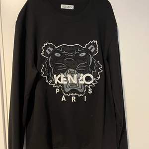Kenzo tröja, denna är fake. Säljer billigt.