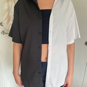Skjorta  - Cool skjorta i i svartvitt, storlek L🖤🤍