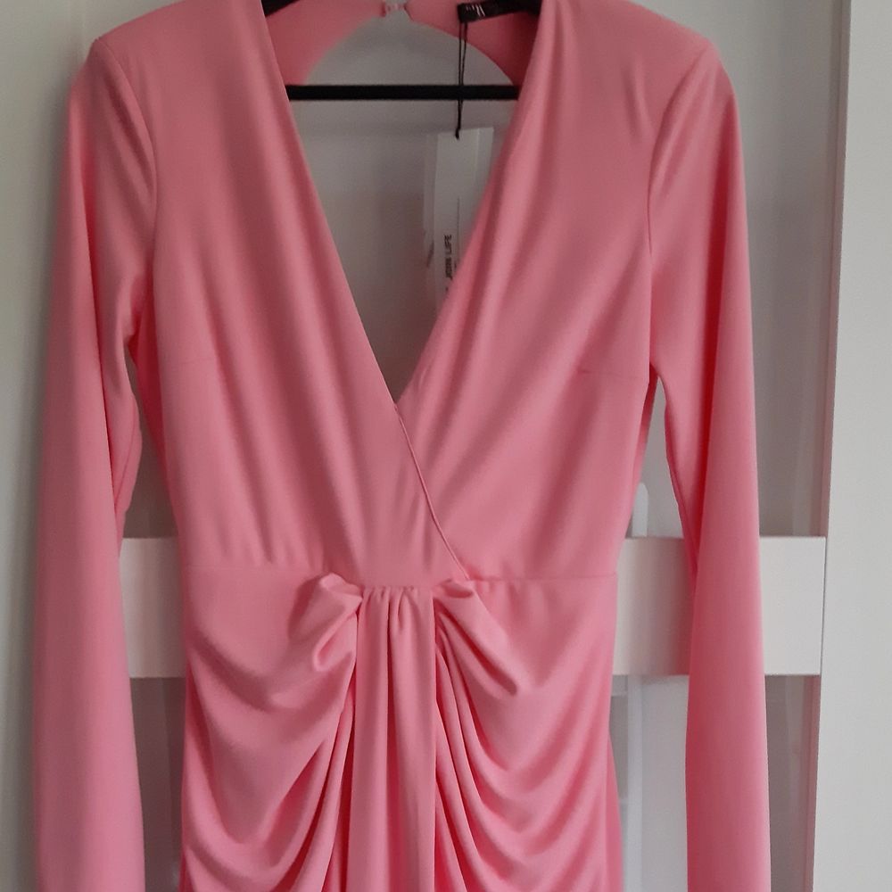 New dress with tags. Klänningar.