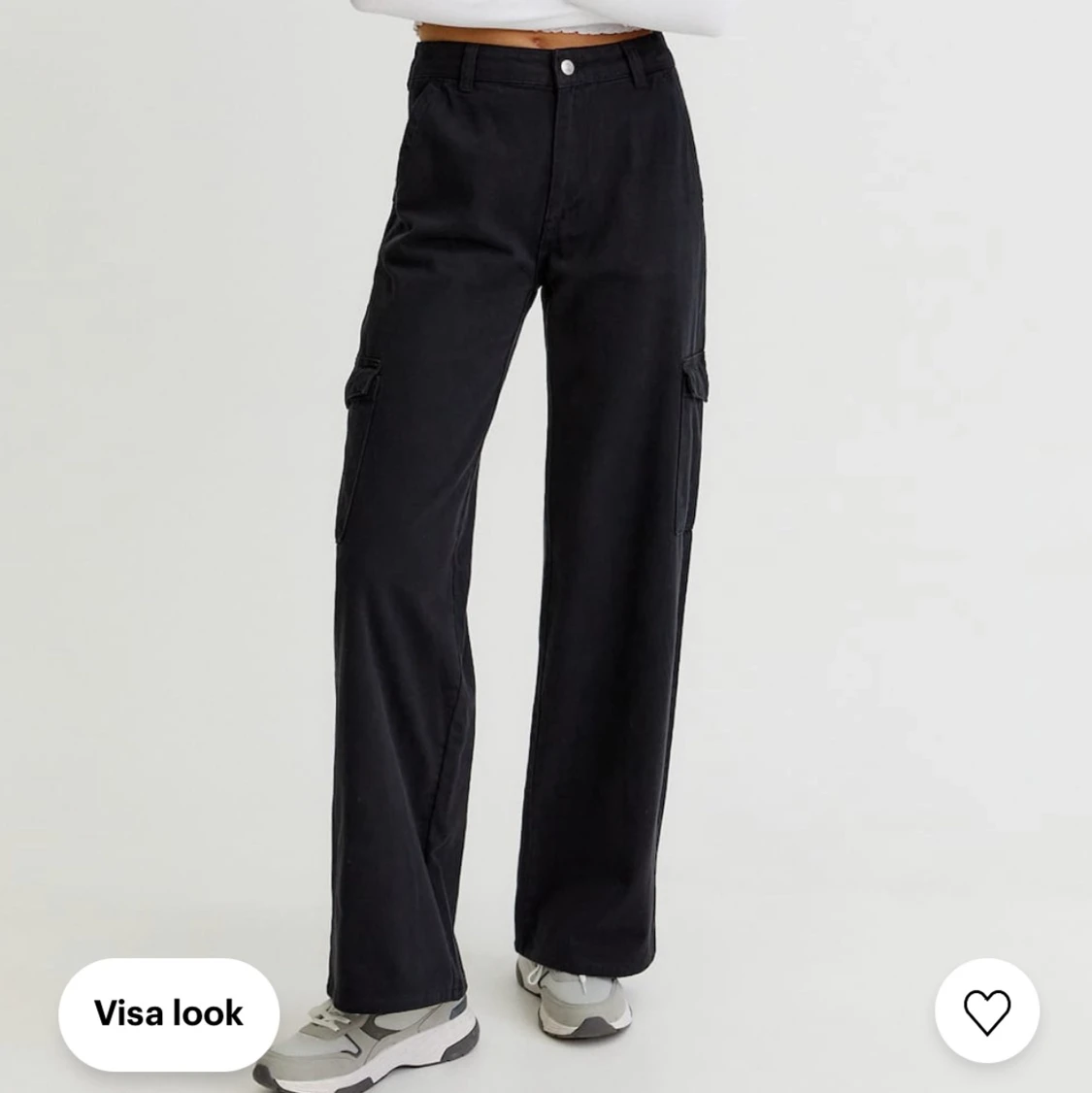 Svarta cargobyxor i storlek XS