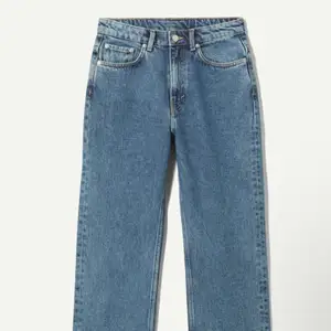 Säljer nu dessa fina jeans då det blivit försmå för mig. Tyvärr kan inte skicka bild när jag har det på mig då det som sagt är för små. 