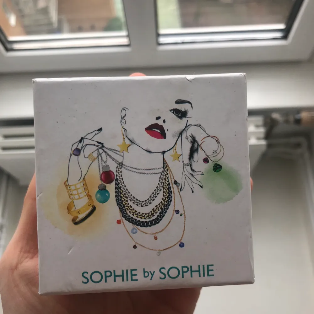 Säljer nu mitt fina guldarmband från Sophie by Sophie. Mycket fint skick! Nypris 1500 kr . Accessoarer.