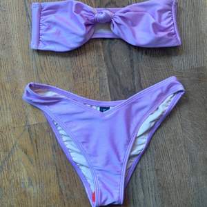 Söt ljuslila bikini från mink pink. Den lila färgen är något varmare i verkligheten men fick inte med färgen på bild. bikinin är oanvänd med plastskyddet på. 