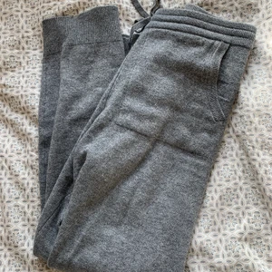 Kashmirbyxor - Supermysiga mjukisbyxor i 100% kashmir. Raka i modellen storlek S. Superbra kvalite nästan inte alls använda 💖💖💖