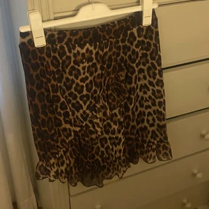 NLY - En kjol jag köpt på secondhand men aldrig använt, väldigt fin😍