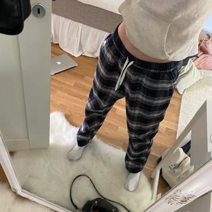 Pyjamasbyxor - As skönt blå pyjamasbyxor som knappt är använda! Frakt tillkommer🫶🏼