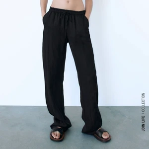 Linnebyxor  - Säljer ett par oanvända zara linne byxor eftersom jag tycker att dom va på gränsen för korta för mig som är 173cm skulle säga att längden är perfekt till någon som är 165-170. Kan inte heller skicka tillbaka dom så säljer dom för ett bra pris.