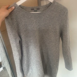 Kashmir tröja - Säljer den här kashmir tröjan från uniqlo i storlek M! Helt oanvänd!
