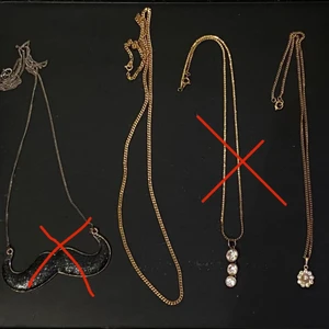 Snygga Halsband - Snygga halsband för 50kr st. Ena halsband är i kattguld och ett annat är från pilgrim(såld).