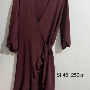 Klänning  - Helt ny klänning aldrig använd 