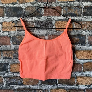 Peach Rosa Orange top - En fin Peach rosa/orange top i fint skick. För fler bilder eller mått kontakta mig mig 🤙 Frakt sker via frimärken 26 kr 📦