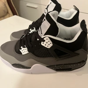 Helt ny Jordan 4 - Ny Jordan och original  Ingen kartong, kvitto  Dm för mera information 