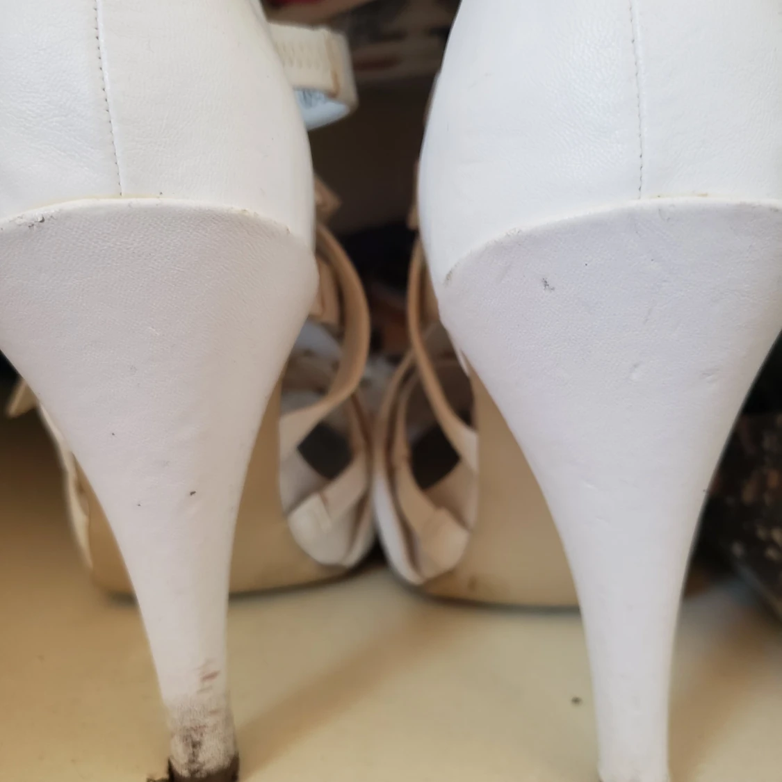 Vita högklackade skor (strl38) - 91