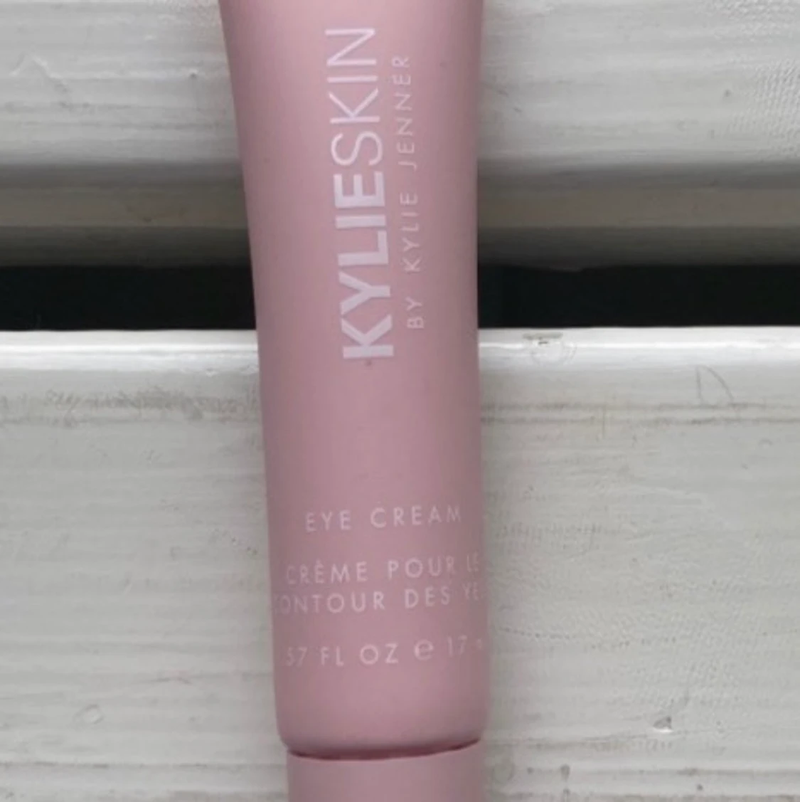 Kylieskin ögonkräm oanvänd