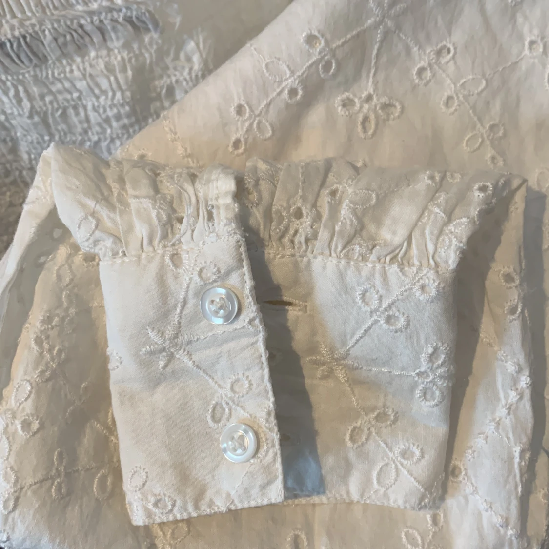 Söt broderad topp från BikBok, storlek S - 91